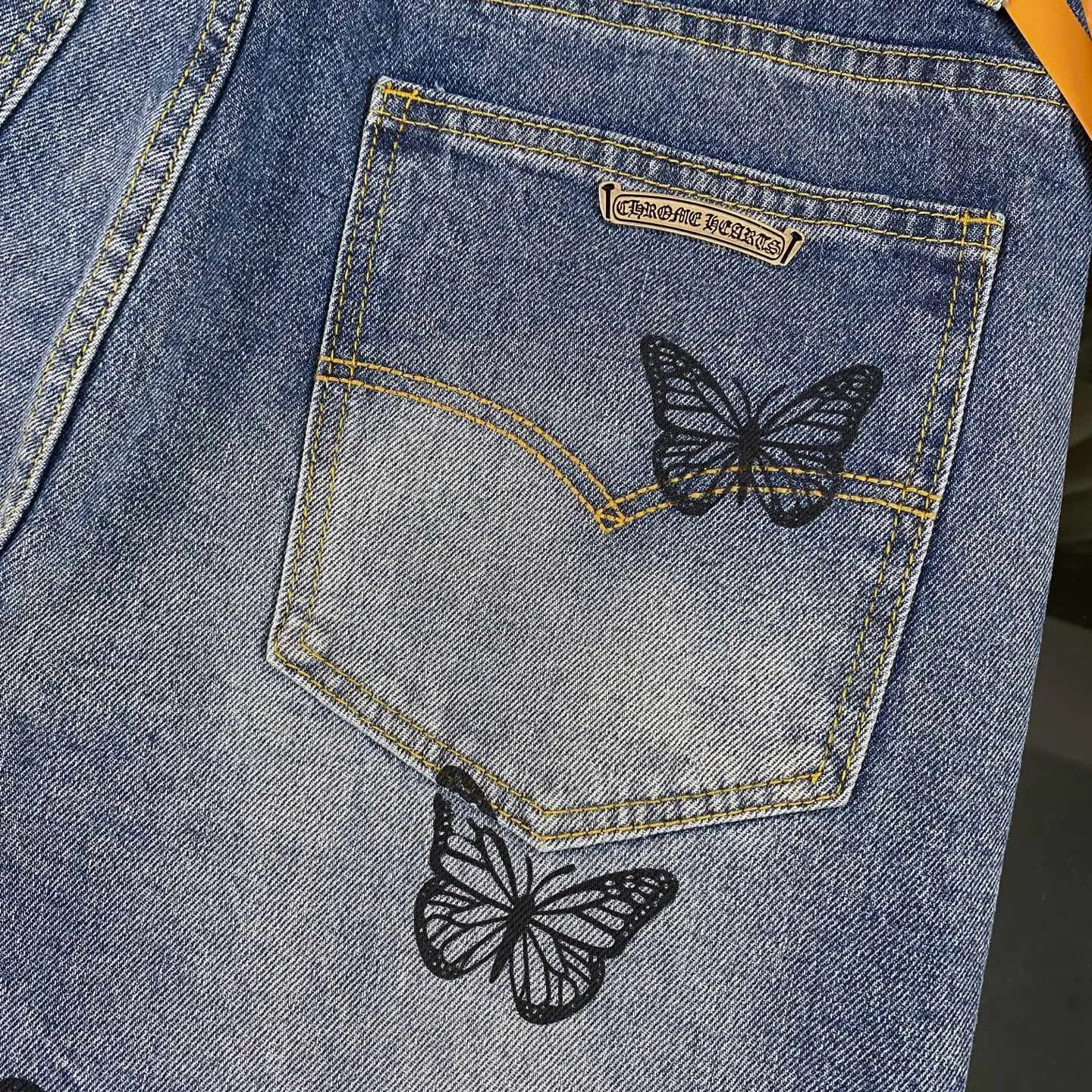 P230 Chrome Hearts 2025 new rare three-color butterfly print couple's washed loose jeans. High version, high version, top ceiling quality. Styles with different washed textures, very friendly to people with thin legs and thick legs. The straight version is very flattering to the leg shape. Moderate length that never goes out of style, easy to match with casual, basic styling for various styles, a must-have in the wardrobe! The fabric is stiff but also makes the upper body soft without losing texture. The washing process is even more perfect. It is a must-have item for everyone! ! ! Washed wheat, hang tag, pants label, three labels complete Color: blue Size: 28, 30, 32, 34